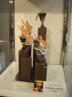 オペラをイメージしたチョコレートディスプレイ