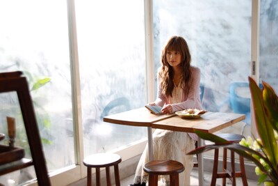 ビデオクリップはavexのオフィシャルYouTubeチャンネルでフル配信中（写真はビデオクリップからのワンシーン）。