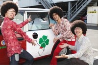 ニューシングル「小さくても世界は変わってる」は、ドラマ「エンゼルバンク 転職代理人」の挿入歌としてオンエア中。