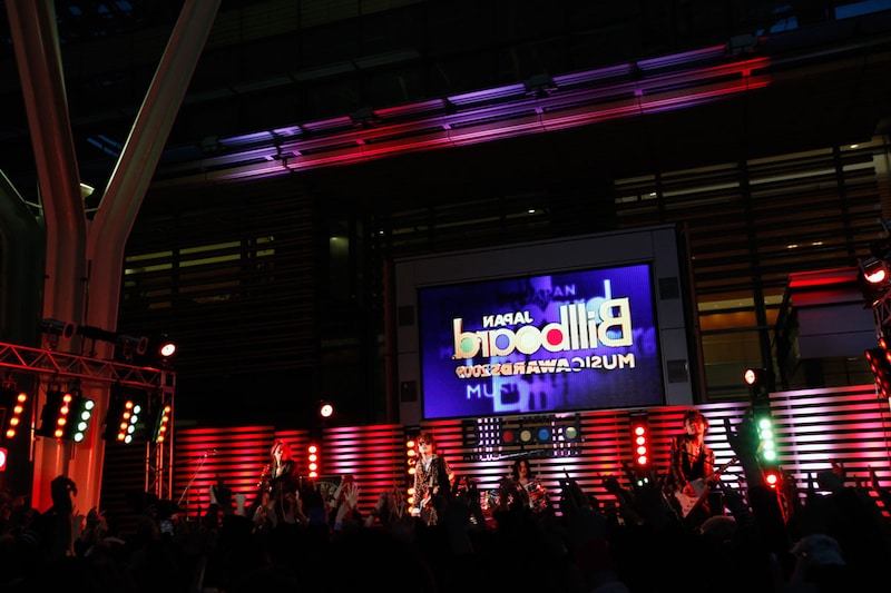 Billboard JAPAN 特別賞を受賞したVAMPSはBillboard Live TOKYOでライブパフォーマンスを披露した。