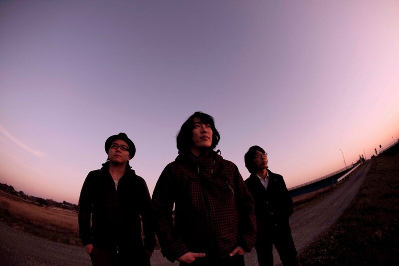 小説を書き下ろした飯塚は脚本家としても活躍しているほか、クリエイティブユニット時速246にも所属し、演出などを手がけている(写真はLOVE LOVE LOVE)。