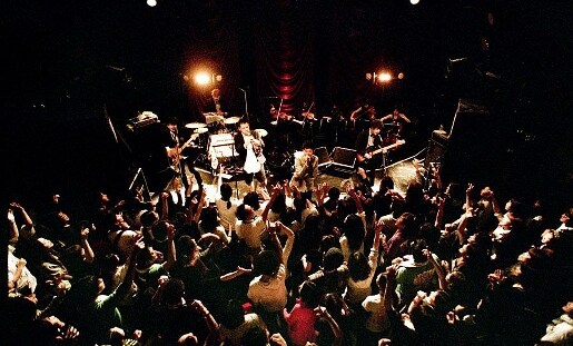 2月19日のツアーファイナルのチケットは残りわずか。まだ手に入れていない人は早めに購入しよう（写真は今回のツアーの様子）。