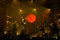 期間限定スペシャルサイト「NET MAGAZINE IN NAEBA【Y MODE】」ではイベント情報のみならず、ユーミンの素顔を知ることのできるトーク企画などさまざまなコンテンツが充実。3コース設定で、それぞれ異なる内容のライブがオンデマンド配信されている。