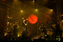 期間限定スペシャルサイト「NET MAGAZINE IN NAEBA【Y MODE】」ではイベント情報のみならず、ユーミンの素顔を知ることのできるトーク企画などさまざまなコンテンツが充実。3コース設定で、それぞれ異なる内容のライブがオンデマンド配信されている。