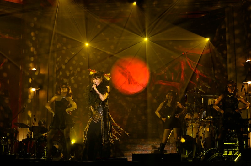 期間限定スペシャルサイト「NET MAGAZINE IN NAEBA【Y MODE】」ではイベント情報のみならず、ユーミンの素顔を知ることのできるトーク企画などさまざまなコンテンツが充実。3コース設定で、それぞれ異なる内容のライブがオンデマンド配信されている。