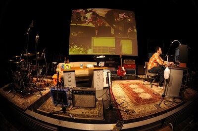 ちなみにこのツアーは全公演全席指定で、チケット代にはおつまみ代も含まれている。ファンはゆるりとアルコールを味わいながら、民生の楽曲制作の工程を見守ろう。