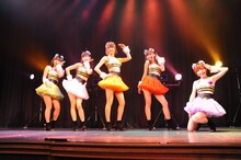 メジャーデビューを経て、勢いあふれるパフォーマンスでファンを魅了した中野腐女子シスターズ。