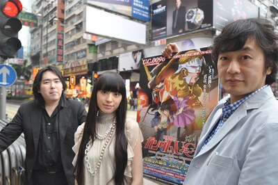 香港の街に降り立った福井晴敏、CHiAKi KURiYAMA、古橋一浩（写真左から）の3人。ワールドプレミア上映にはテレビ・新聞など香港の有力メディア70社が殺到した。