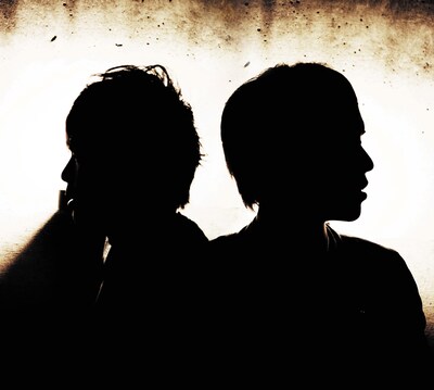 シンセサイザー＆ボーカルのMayuが2009年をもって脱退し、現在2人組で活動中の80kidz。