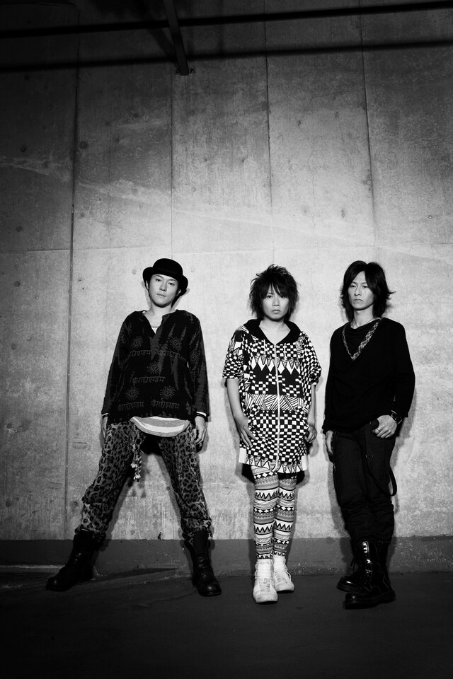 新生CASCADEのメンバーはTAMA（Vo）、MASASHI（G）、HIROSHI（Dr）の3名。2009年12月には配信限定シングル「キラ☆レバ～堕ちるの恋」をリリースしている。