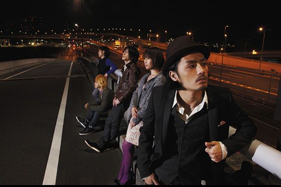 onelifecrewのオフィシャルMySpaceでは「追憶メリーゴーランド」の試聴を実施中。「時間を止めて…」と聴き比べてみるのも面白そうだ。