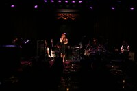 MCでJUJUは自身の誕生日がバレンタイン当日と重なるため「ロマンティックな思い出がないんです」とコメント。「だって彼氏のいる友達には放置されるし、男の子達はモテようと必死だし」と笑いながら語った。