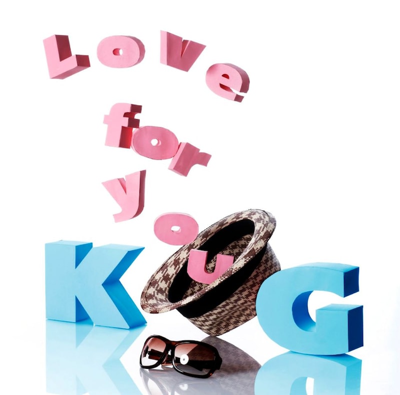 アルバム「Love for you」ジャケット写真。初回限定スペシャルプライス盤は1980円という魅力的な価格だ。