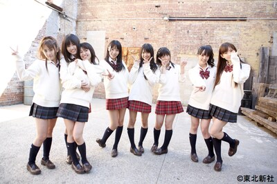 VOL.5＆6「『RIVER』ネ申オリジナルPV撮影inNYC！」で、ビデオ撮影に挑んだメンバー。写真左から高橋みなみ、前田敦子、大島優子、藤江れいな、北原里英、岩佐美咲、佐藤亜美菜、小嶋陽菜。