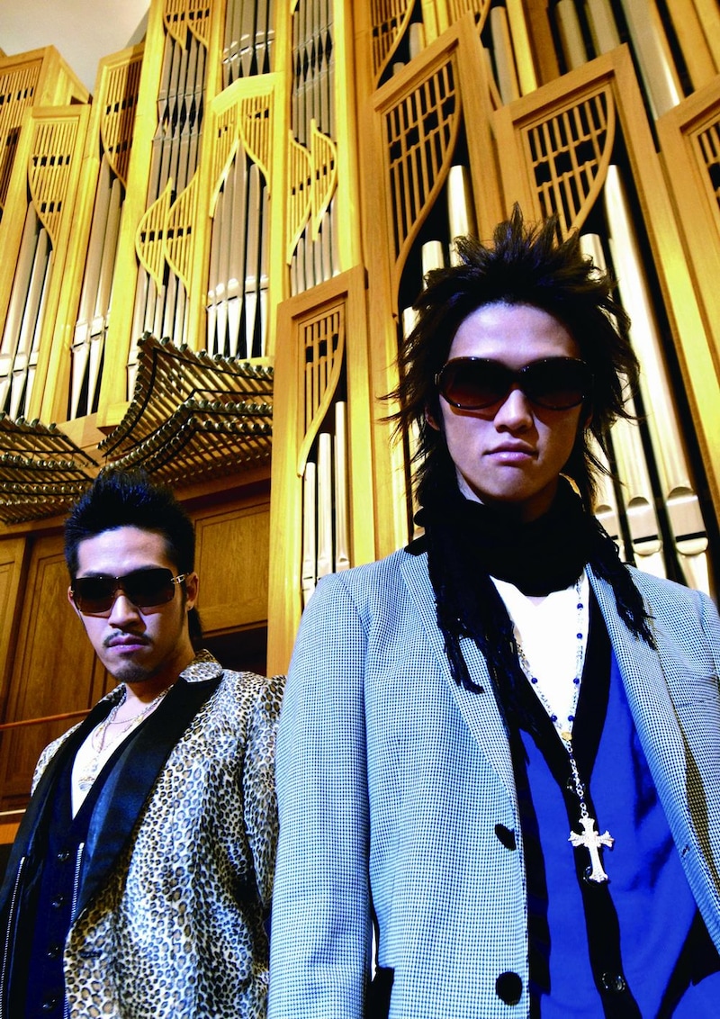 現在開催中の全国ツアー「Hilcrhyme TOUR 2010 リサイタル」は5公演すべてソールドアウト。ヒルクライムが今、J-POPシーンに新たな風を吹き込んでいる。