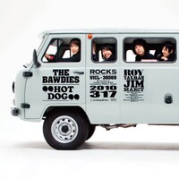 現在アルバムレコーディング中のTHE BAWDIES。レコーディングの様子はこまめにTwitter（@THE_BAWDIES）でつぶやかれているので、チェックしておこう（写真はシングル「HOT DOG」ジャケット）。