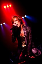 熱唱するDAIGO。アンコールでは、メンバー3人がツアーグッズのパンツ「HIGHTERZ」を身に着けており「みんなの履いている色がお揃いだといいことがある！」と告白。その後3人がそれぞれウエストからパンツをちらっと見せるサービスが行われた。ちなみにZepp Tokyoで3人が着用していたのは紫。