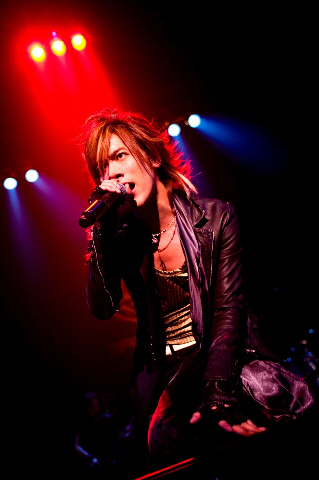 熱唱するDAIGO。アンコールでは、メンバー3人がツアーグッズのパンツ「HIGHTERZ」を身に着けており「みんなの履いている色がお揃いだといいことがある！」と告白。その後3人がそれぞれウエストからパンツをちらっと見せるサービスが行われた。ちなみにZepp Tokyoで3人が着用していたのは紫。