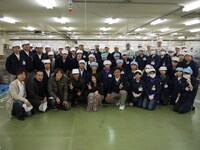 最後は工場スタッフと記念撮影。