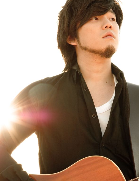 2004年10月から5年半にわたって放送された「音楽戦士」。4月からはこの放送枠でベッキーがレギュラー出演する音楽バラエティ「ハッピーMusic」がスタートする（写真は秦基博）。