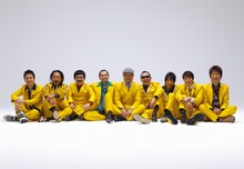 「WORLD SKA SYMPHONY」には奥田民生が「流星とバラード」、Crystal Kayが「ずっと」、斉藤和義が「君と僕 2010」のゲストボーカルとして参加している。