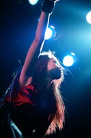 静と動を巧みに使い分けた演奏で、観る者を圧倒したHEAD PHONES PRESIDENT（写真はボーカルのANZA）。