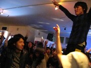 写真は昨年行われたアルバム「シンシロ」試聴会の様子。