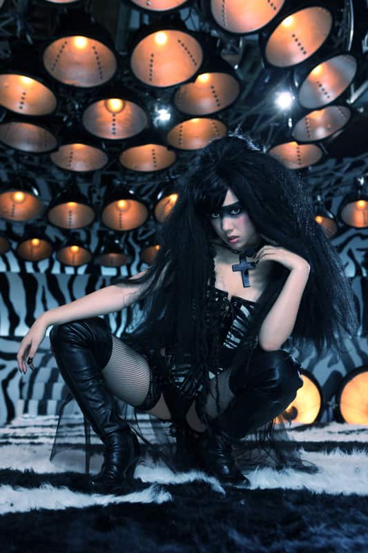 仲里依紗 クドカン映画で大胆ゼブラクイーンに変身 音楽ナタリー