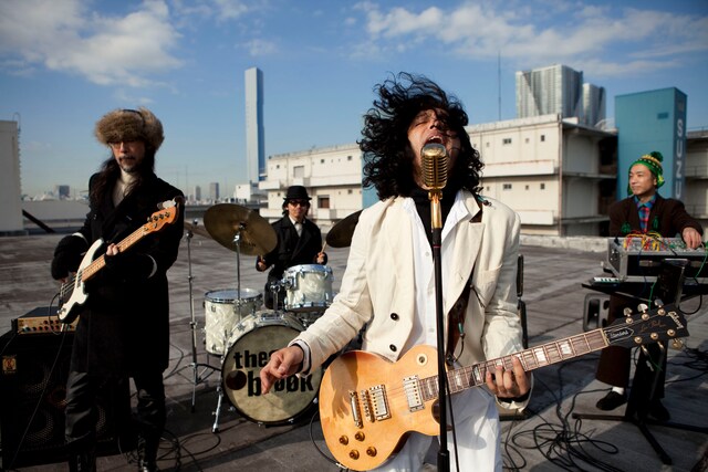 ナタリーPower PushではTHEATRE BROOKのニューシングル「裏切りの夕焼け」の発売を記念したスペシャルインタビューを公開中。