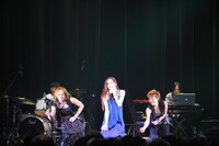 ライブではダンサーを従えてのパワフルなパフォーマンスも見せたタイナカ。今回のワンマンライブは東京公演のみだったが「今度のワンマンは、また関西も名古屋も行きたいな！」と語っている。