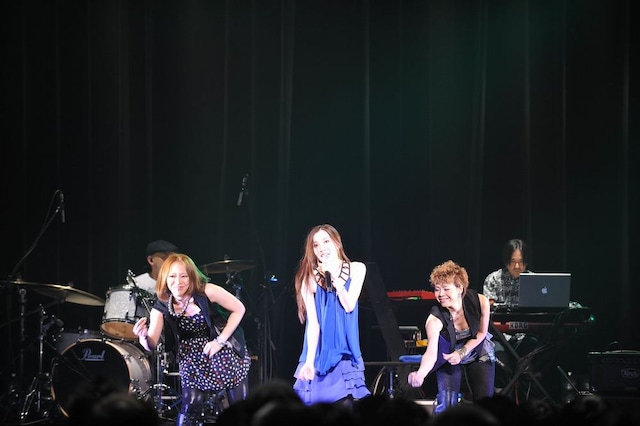 ライブではダンサーを従えてのパワフルなパフォーマンスも見せたタイナカ。今回のワンマンライブは東京公演のみだったが「今度のワンマンは、また関西も名古屋も行きたいな！」と語っている。