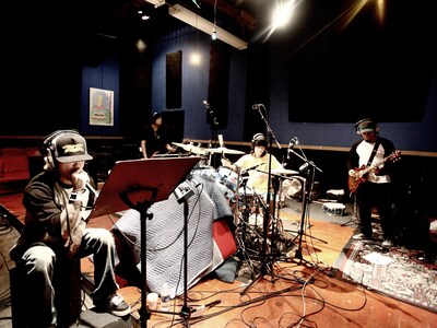 シングルとDVDの発売後には東名阪でのワンマンライブも開催。6月12日に名古屋E.L.L、6月13日に大阪・心斎橋CLUB QUATTRO、6月19日に東京・SHIBUYA-AXでライブが行われる。