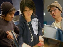 田村玄一、大野由美子（Buffalo Daughter）、土生剛（LITTLE TEMPO）の3人を中心に結成されたSunshine Love Steel Orchestra。2月23日のステージではさらに数名を加えた編成によるパフォーマンスを披露する。