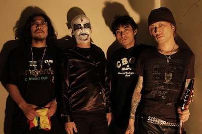 3月22日に大阪で行われたイベント「四鬼夜行-三喰-」では、DEAD ENDやCOCOBAT、Pay money To my painと共演したGASTUNK。現在行われている全国ツアーは7月24日のLIQUIDROOM ebisuまで続く。