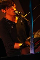 Kのライブパートで1曲目に披露されたSTARDUST REVUE「トワイライト・アヴェニュー」のカバーは、2009年12月発売のアカペラアルバム「Merry Christmas」に収録されたナンバー。