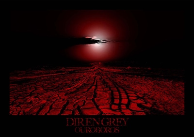 写真はオフィシャル写真集「OUROBOROS」表紙。本書の発送は3～4月頃を予定している。