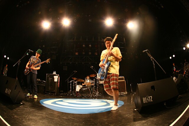 男性客から「痩せたね！」と声をかけられ、「お前のことを考えてたら痩せちゃったんだよ！」と返すなどこの日も舌好調だったサンボマスターの山口。しかし「イベントに出させてもらったけど臼田さんとはまだマトモに話せてないんですよ……」と語っていた。