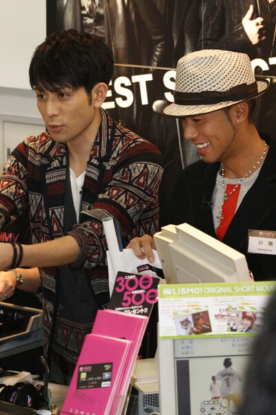 3月からは全国ツアーもスタートする。今回お店に来られなかったファンは、こちらで2人に会うのを楽しみにしておこう。