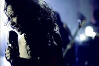 写真はDVD「LIV MOON the story～幻影～」より。