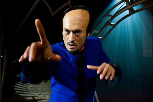 渡辺謙（写真）は主人公が深くかかわることになる奇妙なサーカス団「シルク・ド・フリーク」の団長、ミスター・トール役を怪演。これまでの役柄とは一線を画すメイクと演技を披露している。