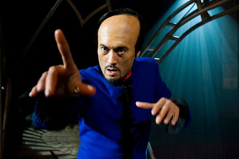 渡辺謙（写真）は主人公が深くかかわることになる奇妙なサーカス団「シルク・ド・フリーク」の団長、ミスター・トール役を怪演。これまでの役柄とは一線を画すメイクと演技を披露している。