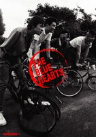 写真は応募抽選でもらえるタワーレコード特典のB1サイズポスター。