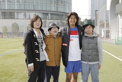 撮影は横浜F・マリノスの本拠地、マリノスタウンにて行われた。