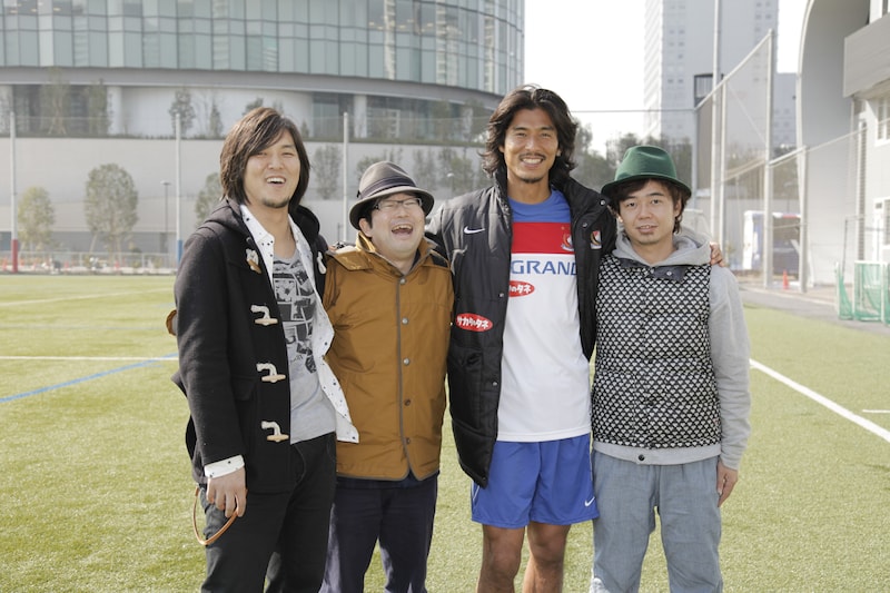 撮影は横浜F・マリノスの本拠地、マリノスタウンにて行われた。