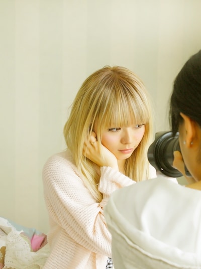 ジャケット起用の話を聞いた鈴木あやは「あやでいいのかなぁ…」と照れながらも、楽曲について「寝る前に聴いたんですけど、共感する歌ってすぐ気持ちに入ってくるんです。癒されながら聴きました」と語った。