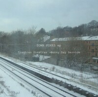 今回のツアーのみで限定販売された貴重なCD「TOWN FOXES ep」。今のところ一般流通の予定はない。