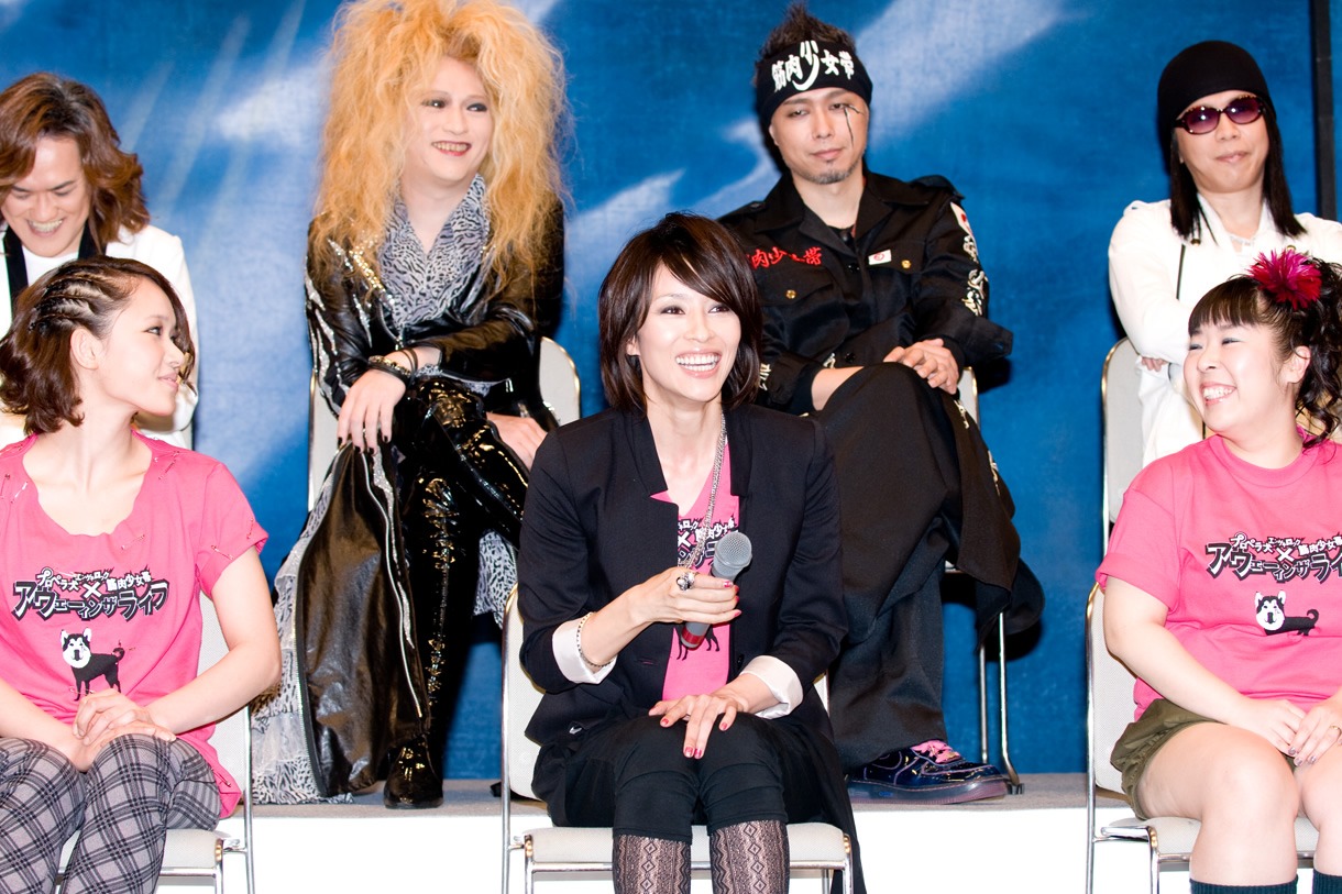 主要キャストの3人と筋少メンバー。