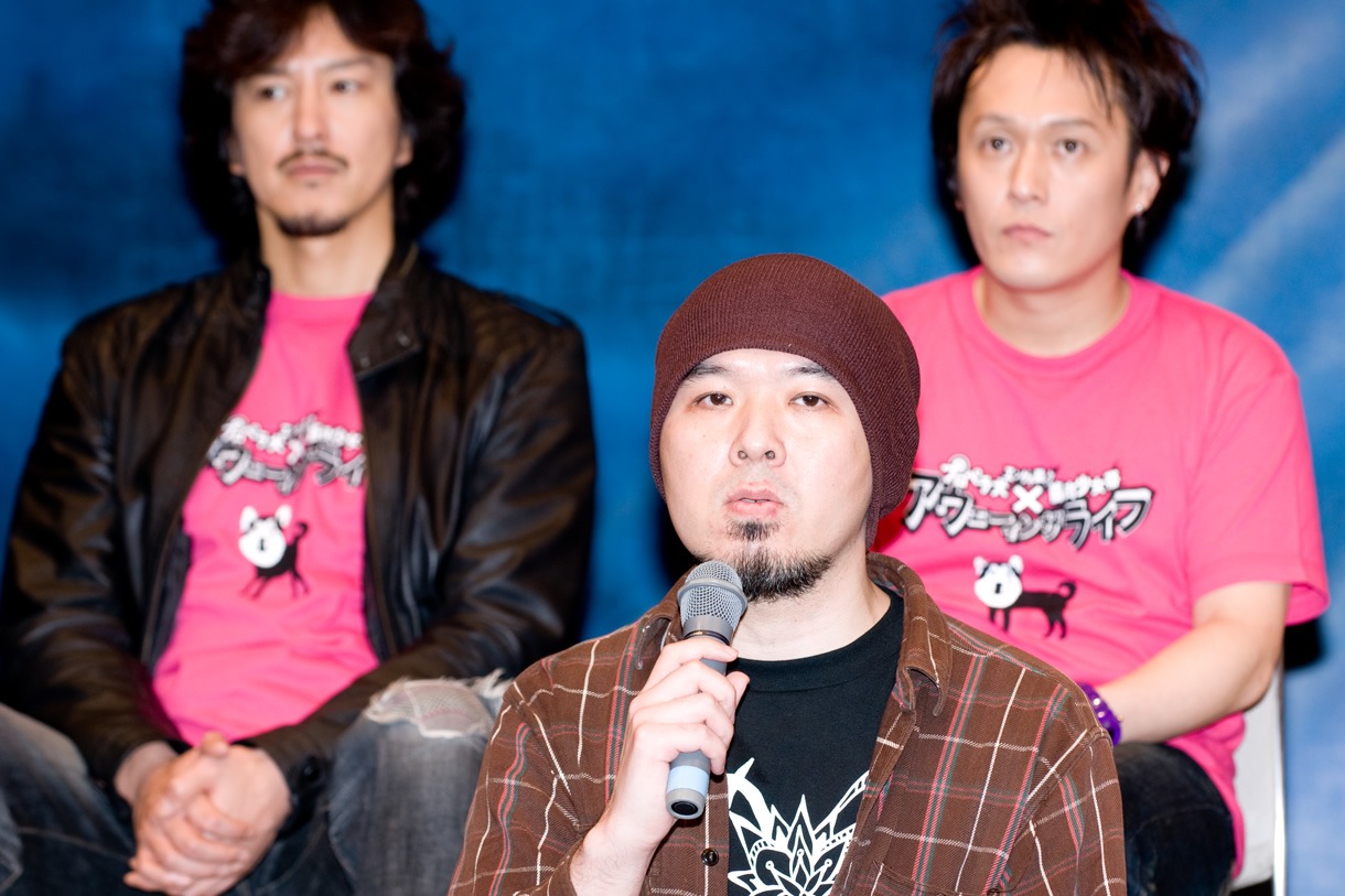 楠野一郎（写真手前）