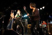 写真は2月21日の心斎橋CLUB QUATTRO公演の様子。