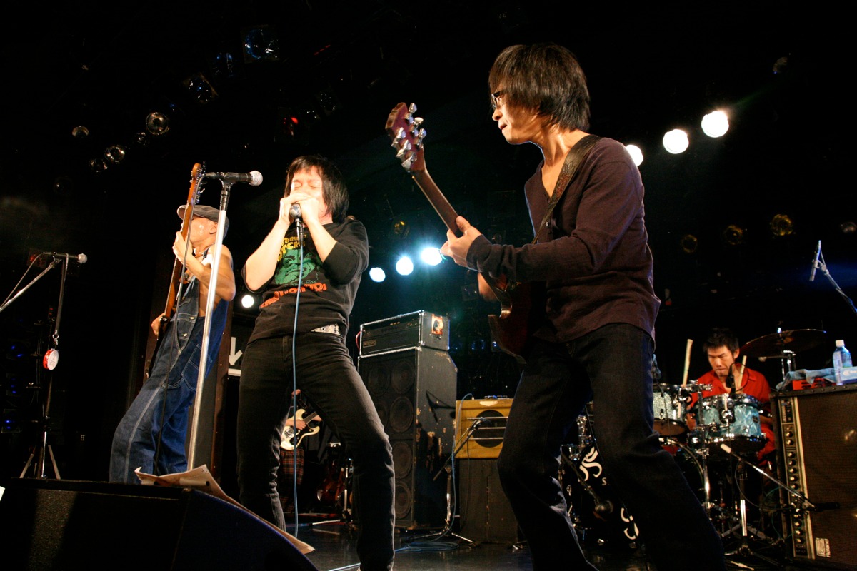 写真は2月21日の心斎橋CLUB QUATTRO公演の様子。